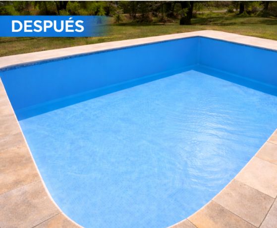 Piscina renovada después del recubrimiento de poliéster, con acabado liso, impermeable y uniforme